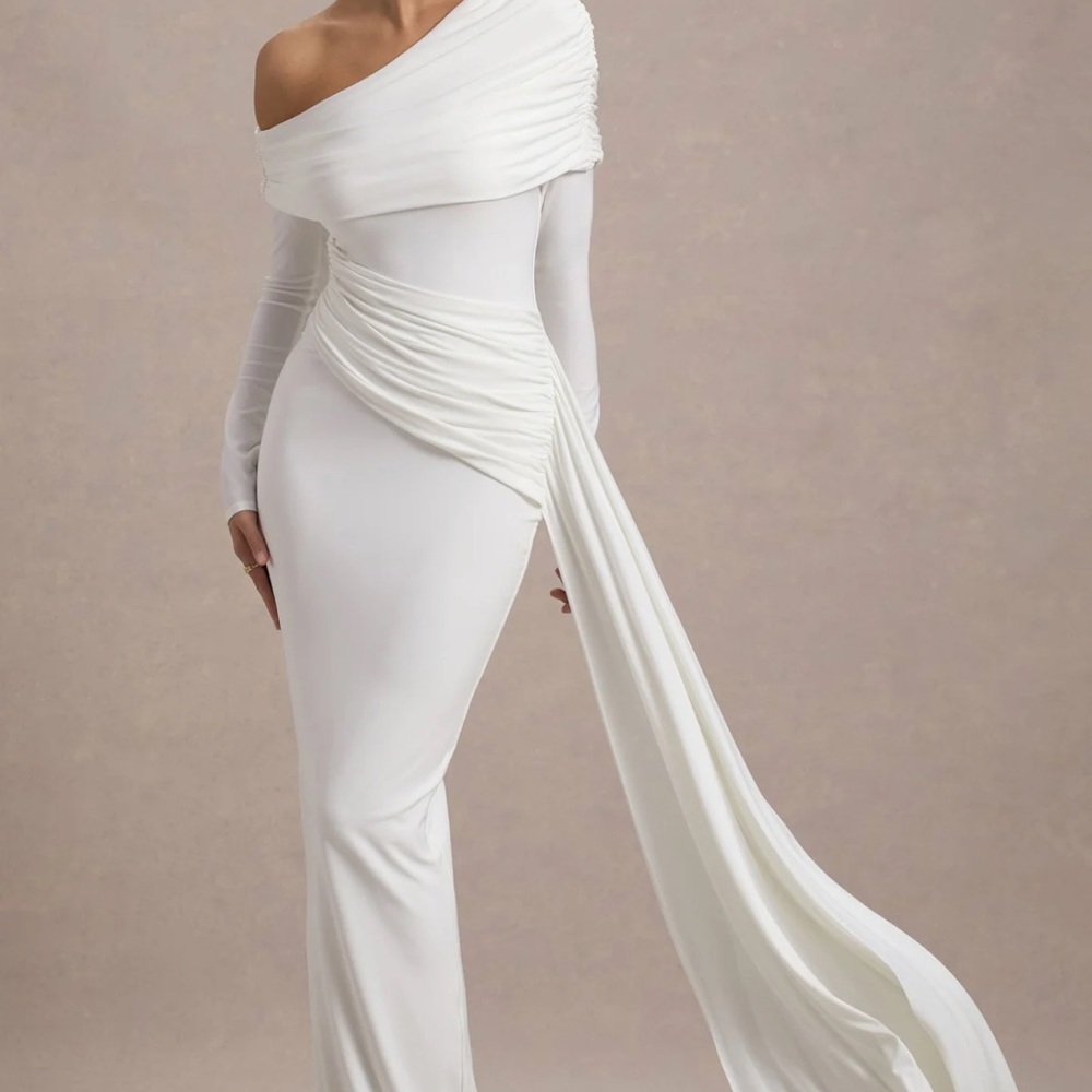 Club L London Off-Shoulder White Long Sleeve Dress